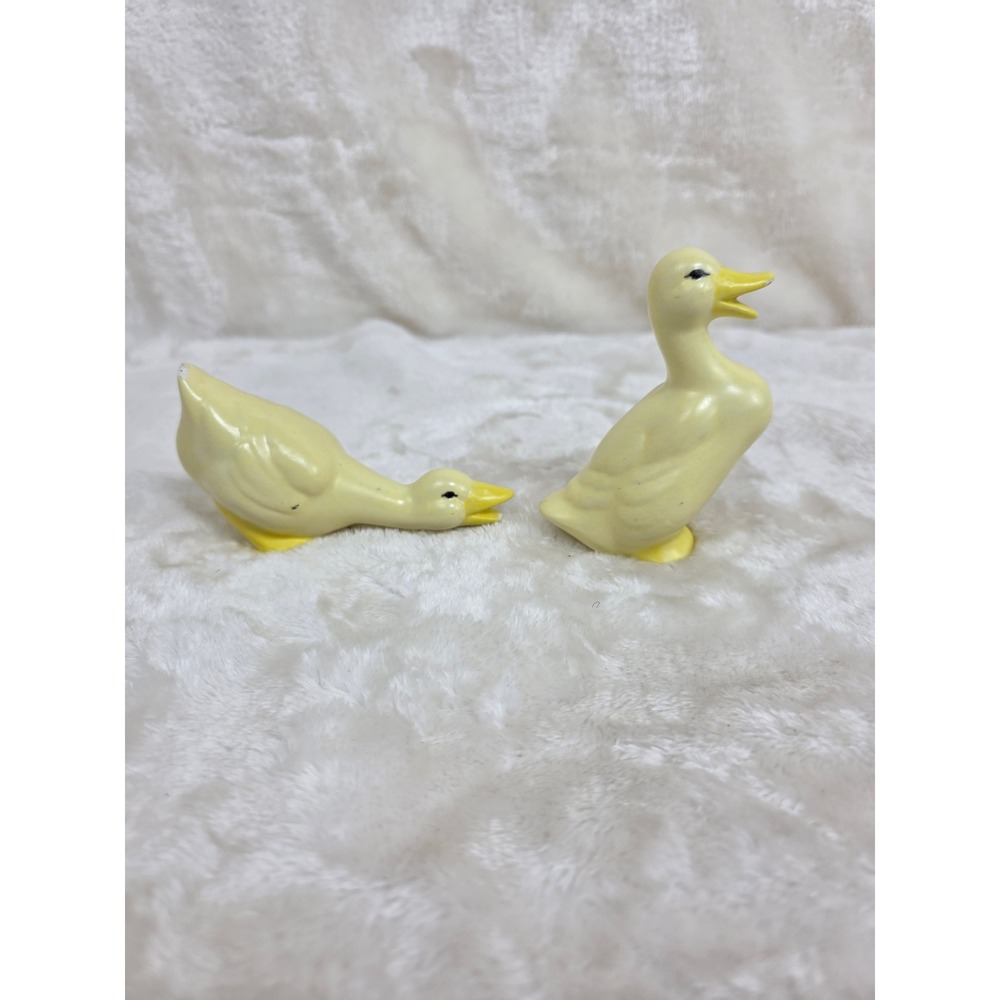 Retro Pair of Ceramic Yellow Goose Figurines Vintage Home Decor Collectible - Picture 1 of 8